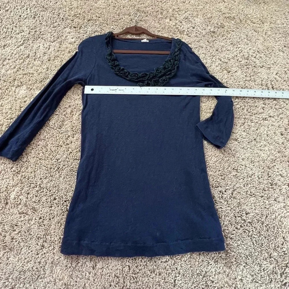 J. Crew medium navy blue floral ruffle edge top 3/4 sleeves vintage 3d neck - Picture 7 of 7